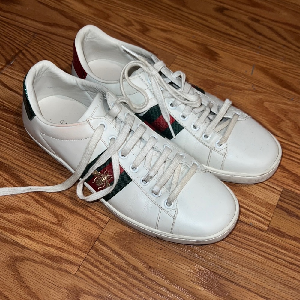 Barely Worn Women Gucci Ace Sneakers with Bee